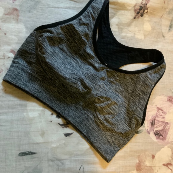 NEW! Reversible Seamfree Medium Impact Sports Bra - Picture 5 of 11